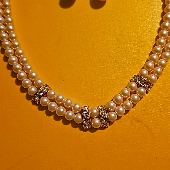 Curtural Pearl Nacklace w/Crystal & Goldtone Accents w/Earrings *Pierce Post - Picture 6 of 10